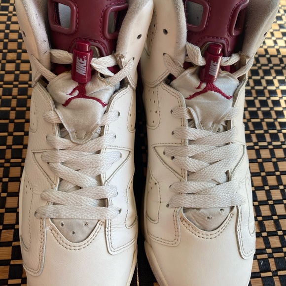 Jordan retro 6 Maroon 6y - Picture 3 of 9